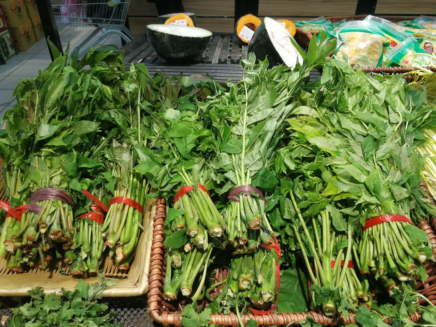 春節(jié)菜價(jià)顯金貴，蒜薹20元1斤，香椿芽42元1斤，比牛肉還貴